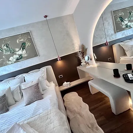 Flh - La Vie En Rose Gold W Balcony & Free Parking Apartment