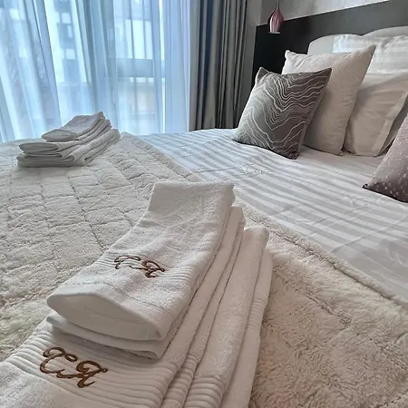 Flh - La Vie En Rose Gold W Balcony & Free Parking