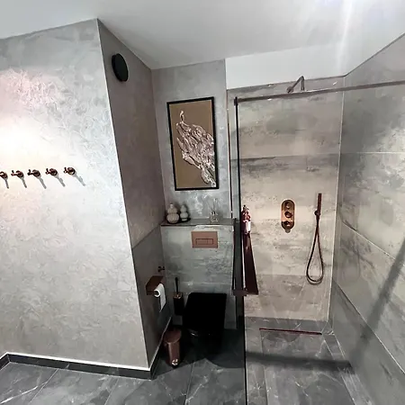 Flh - La Vie En Rose Gold W Balcony & Free Parking Apartment