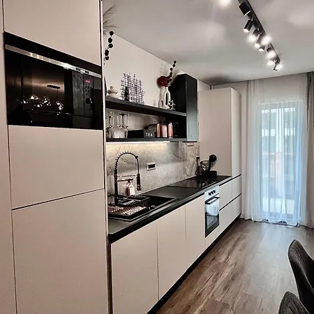 Flh - La Vie En Rose Gold W Balcony & Free Parking Apartment *
