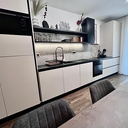 Apartment Flh - La Vie En Rose Gold W Balcony & Free Parking Sibiu