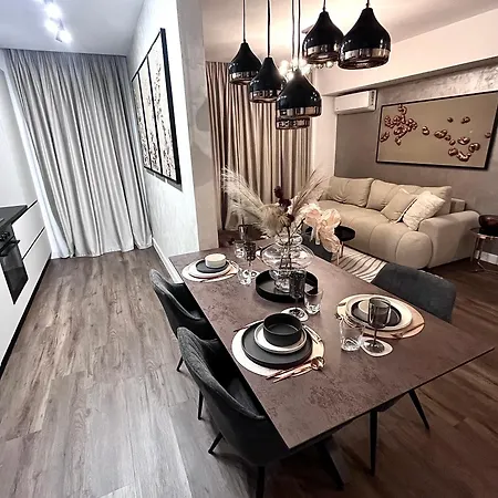 Flh - La Vie En Rose Gold W Balcony & Free Parking Apartment