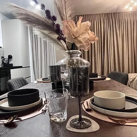 Flh - La Vie En Rose Gold W Balcony & Free Parking Apartment